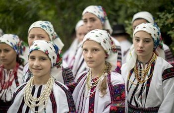 Kinek a nevében beszélnek a csángó gyerekek?