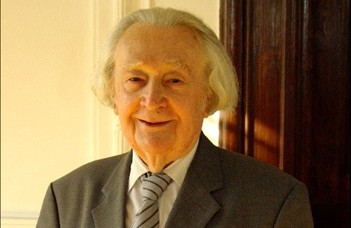Elhunyt Szathmári István