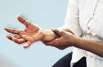 A beszéd fluenciájának változása a fiatalkori Parkinson-kór különböző stádiumaiban
