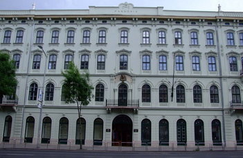 Kétnapos ünnepi konferencia.
