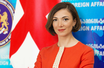 Tamara Liluashvili tart előadást Karunkon.