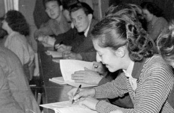 Bíró Zsuzsanna Hanna előadása a  „Fejezetek az ELTE történetéből”  című sorozatban.