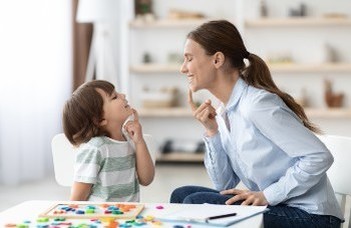 Amerikai módszer segíthet a dadogás leküzdésében