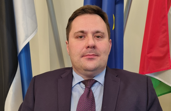 Raul Toomas észt nagykövet előadása.
