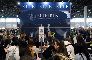 Kígyózó sorok az ELTE standjánál – Ilyen volt a 24. Educatio