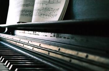 Zeneelméleti és vokális-hangszeres alapismeretek